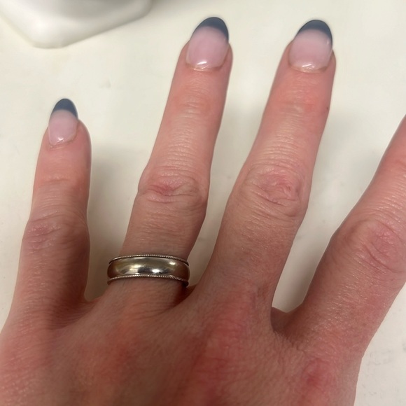 White gold band - Picture 1 of 3